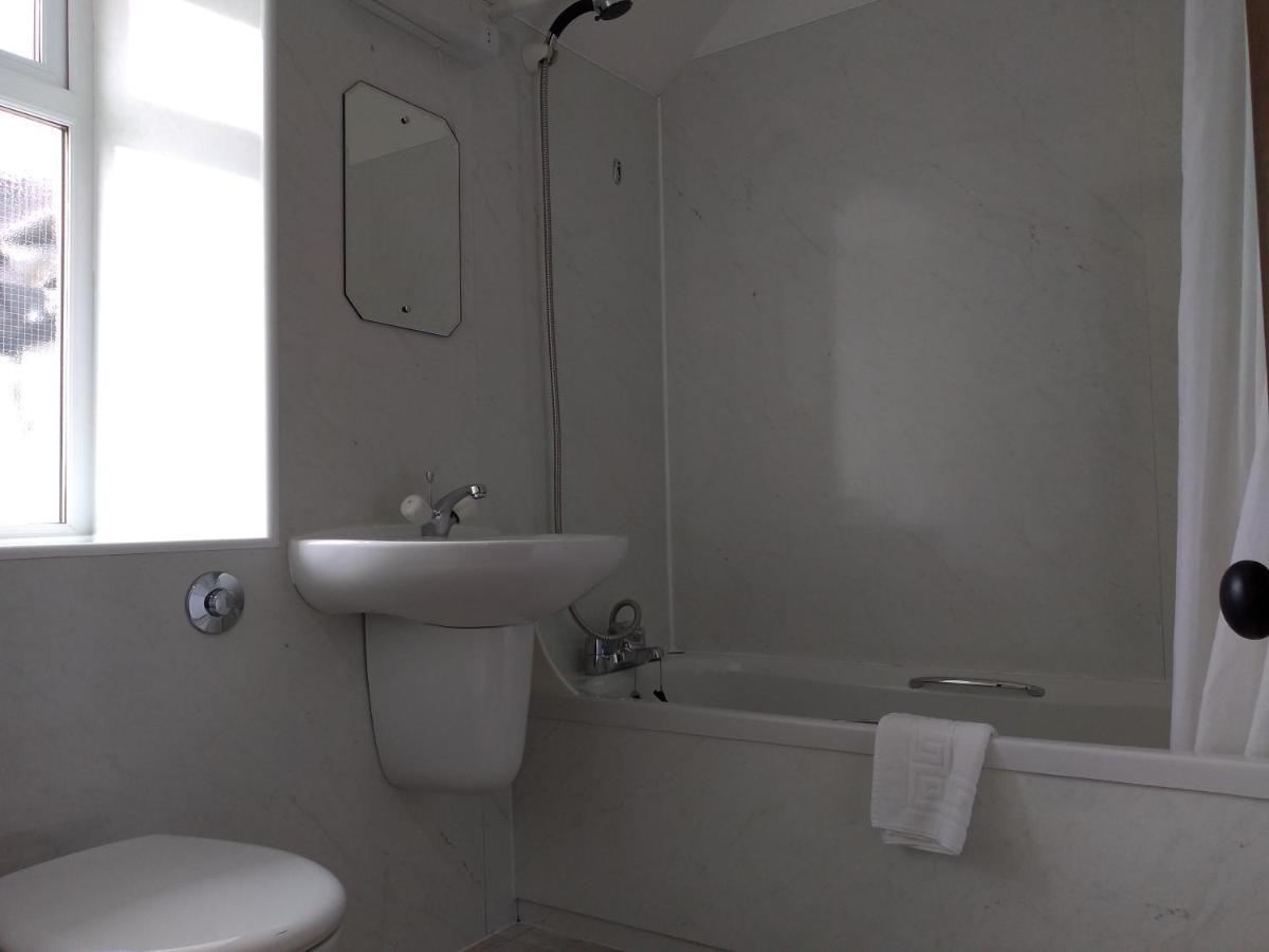 Caledonian Hotel Fort Augustus Room photo